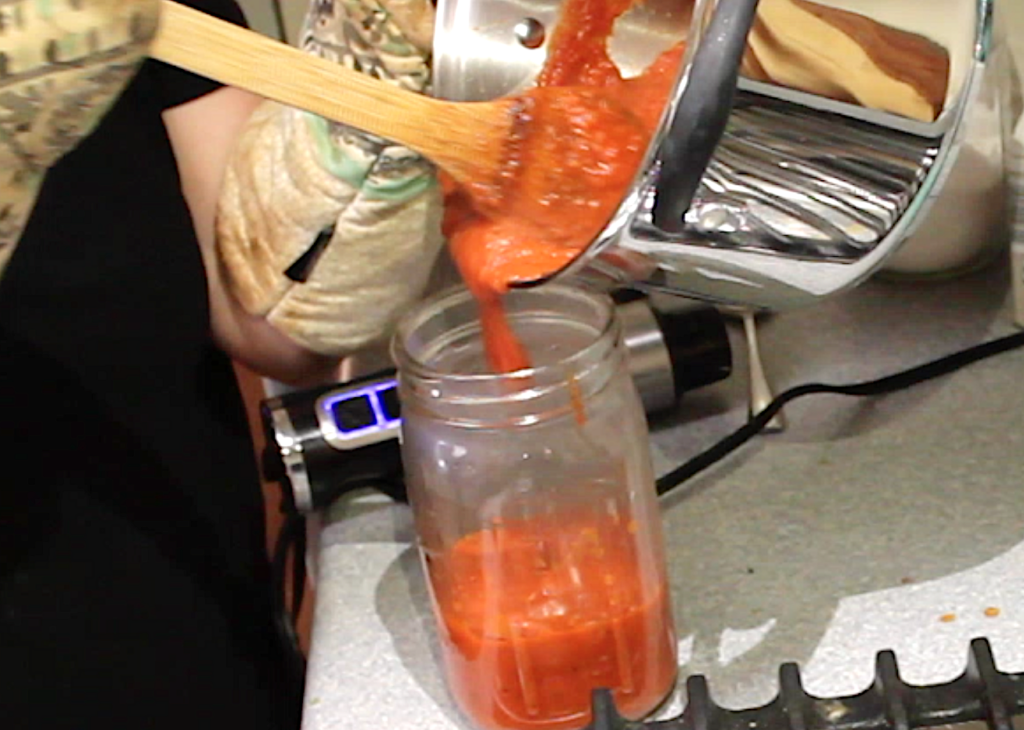 adding spaghetti sauce to mason jar