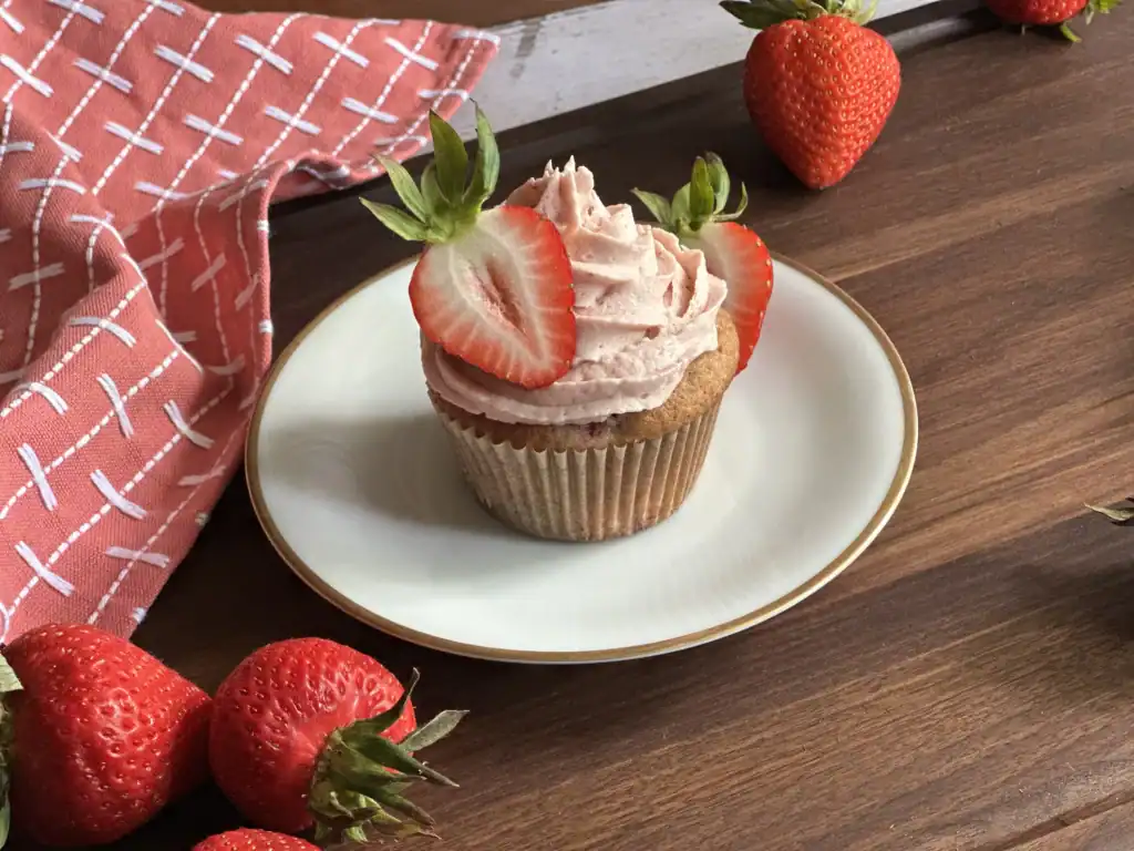 potato flake sourdough strawberry cupcakes