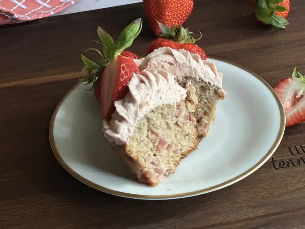 potato flake sourdough strawberry cupcakes